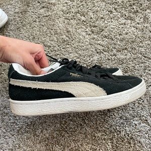 Puma Suede Classic XXI black low top sneakers
